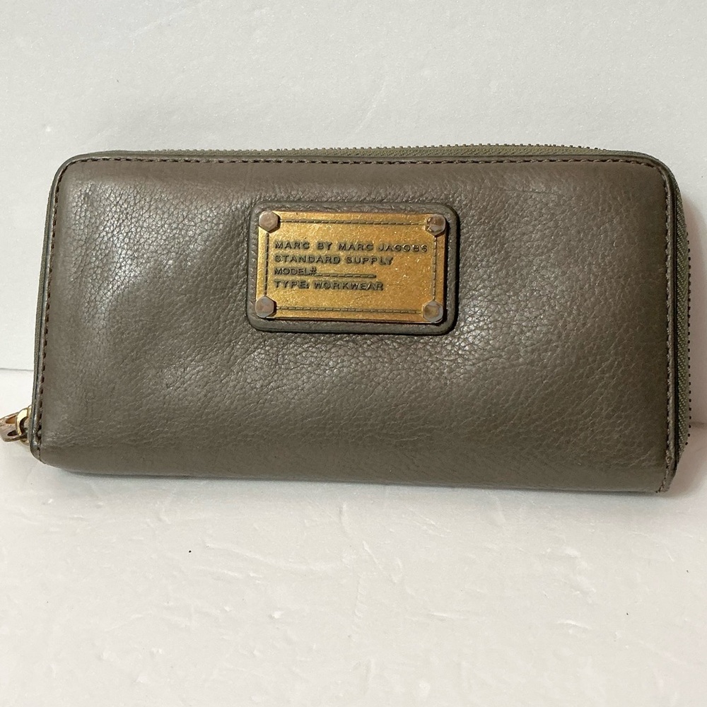 Marc By Marc Jacobs Zippy Wallet